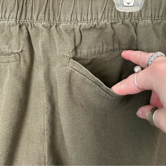 Madewell Olive Army Green Pull-On Shorts in Foliage Green - Picture 5 of 7